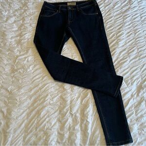 Hybrid & Company Straight Leg Mid-Rise Junior Size 9 Dark Wash Jeans